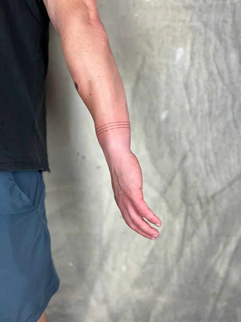 minimalist-forearm-men-armband-lines-18 Minimalist Tattoos